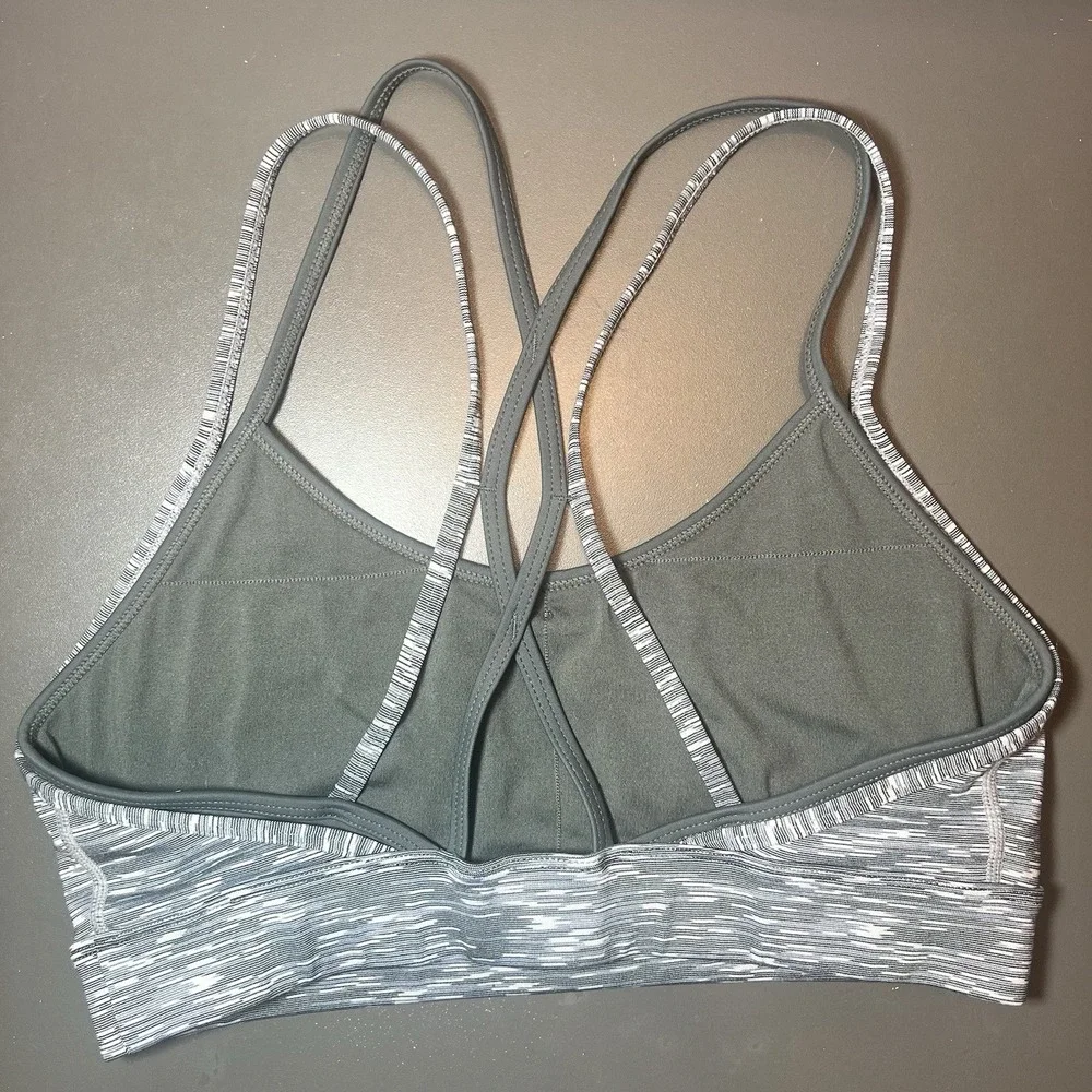Zyia Light n Tight Strappy sports Bra Woman size Small Gray Gym‎ Yoga